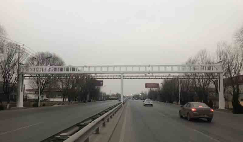 马鞍山公路限高杆